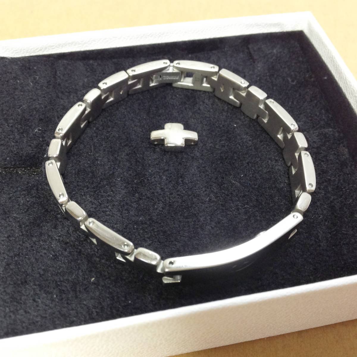 ●【MH-4463】中古品 Phiten ファイテン チタンプレートブレス M ブレスレット 【レターパックプラス・送料全国一律520円可】