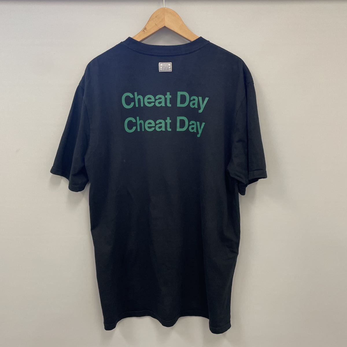 TANG TANG タンタン Cheat Day” チートデイ プリントTシャツ ブラック 