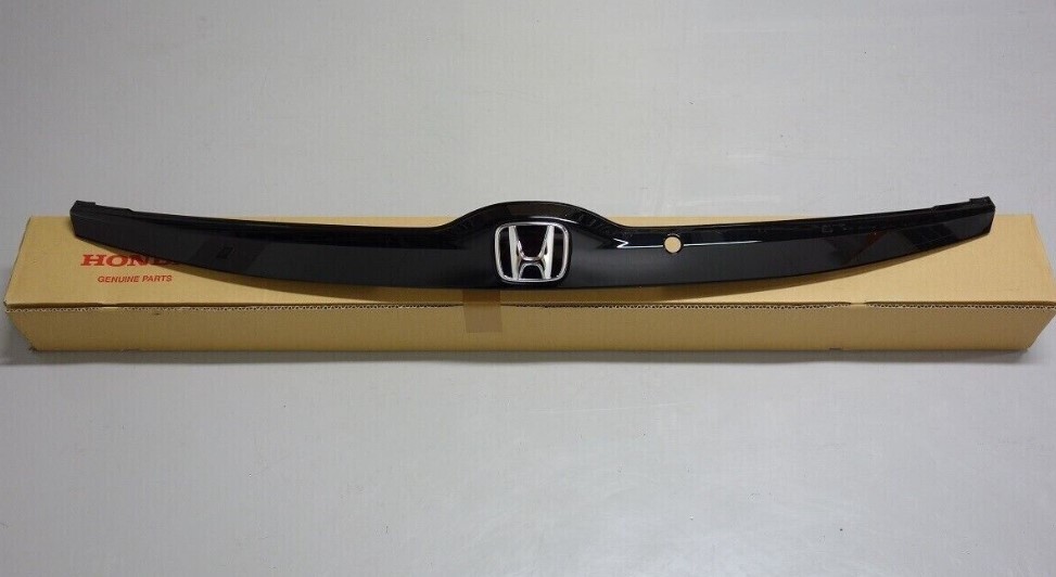 新品未使用ホンダジャズフィットGK3テールゲートリアガーニッシュアッセンブリブラックOEM純正