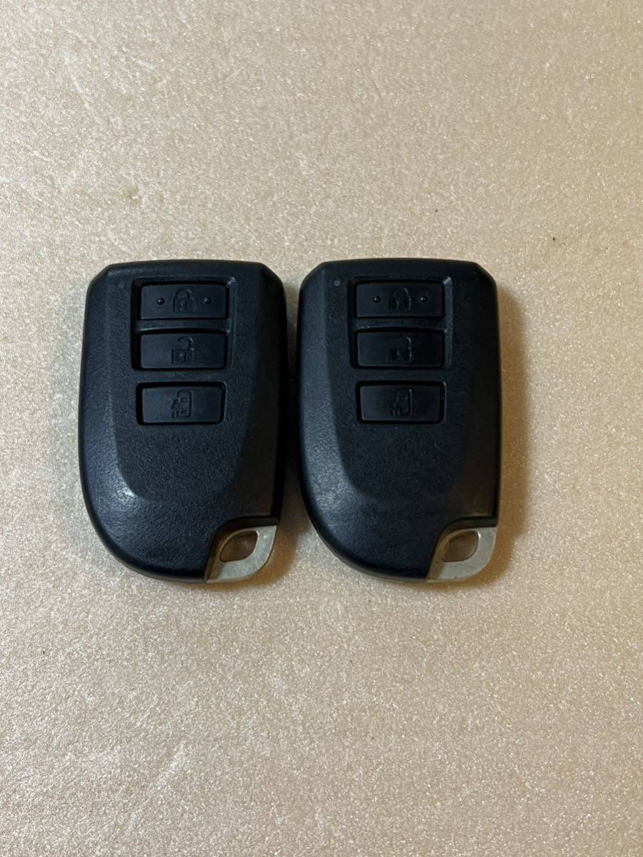 トヨタ純正　 未使用ハイエースワゴン　　片側パワースライド　スマートキー スマートキー トヨタ 3ボタン 007YUU 左パワースライド 基盤番号