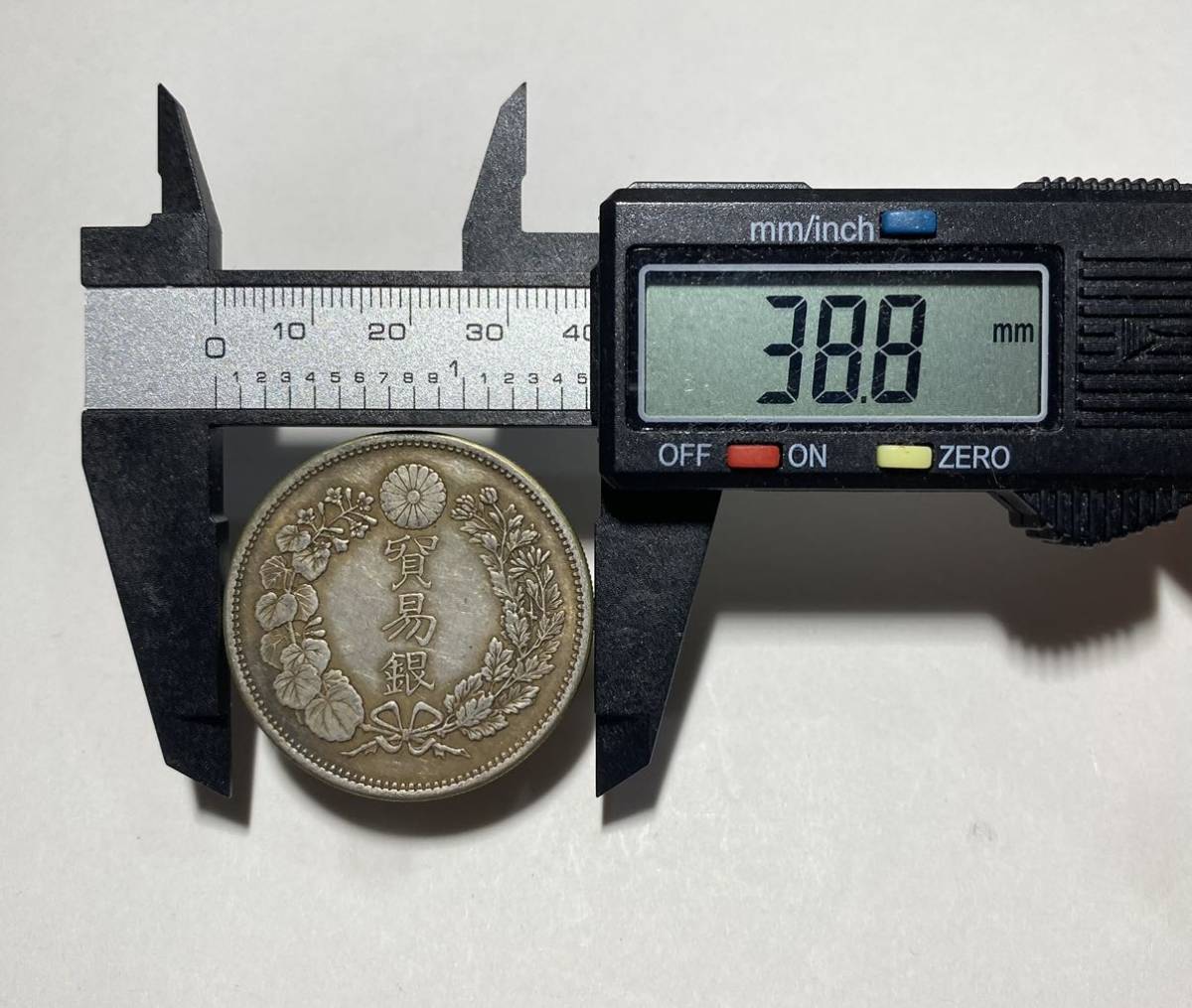 銀貨保証 明治10年貿易銀 1円銀貨 比重10.25 量目27.2g 直径38.8mm 