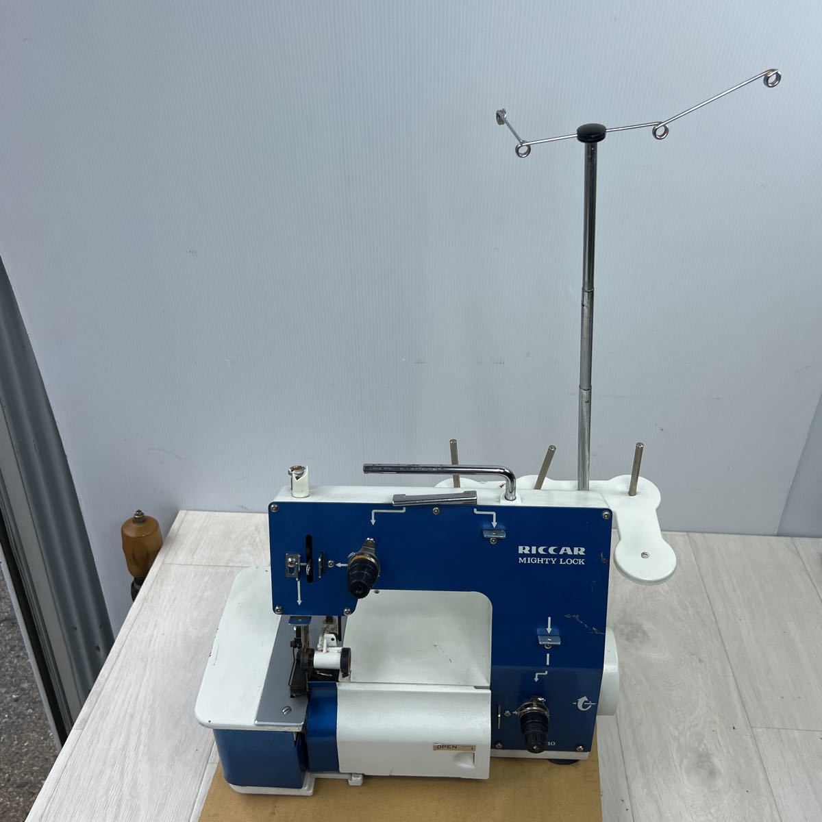 RICCAR リッカー ロックミシン RL-310 本体のみ 手工芸 動作未確認【ジャンク】