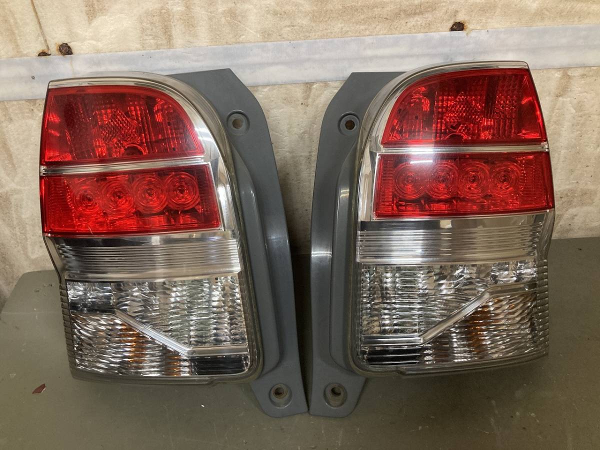 ★☆スペイド　NSP140　NSP141　NCP145　純正テールランプ　左右セット　52-262☆★