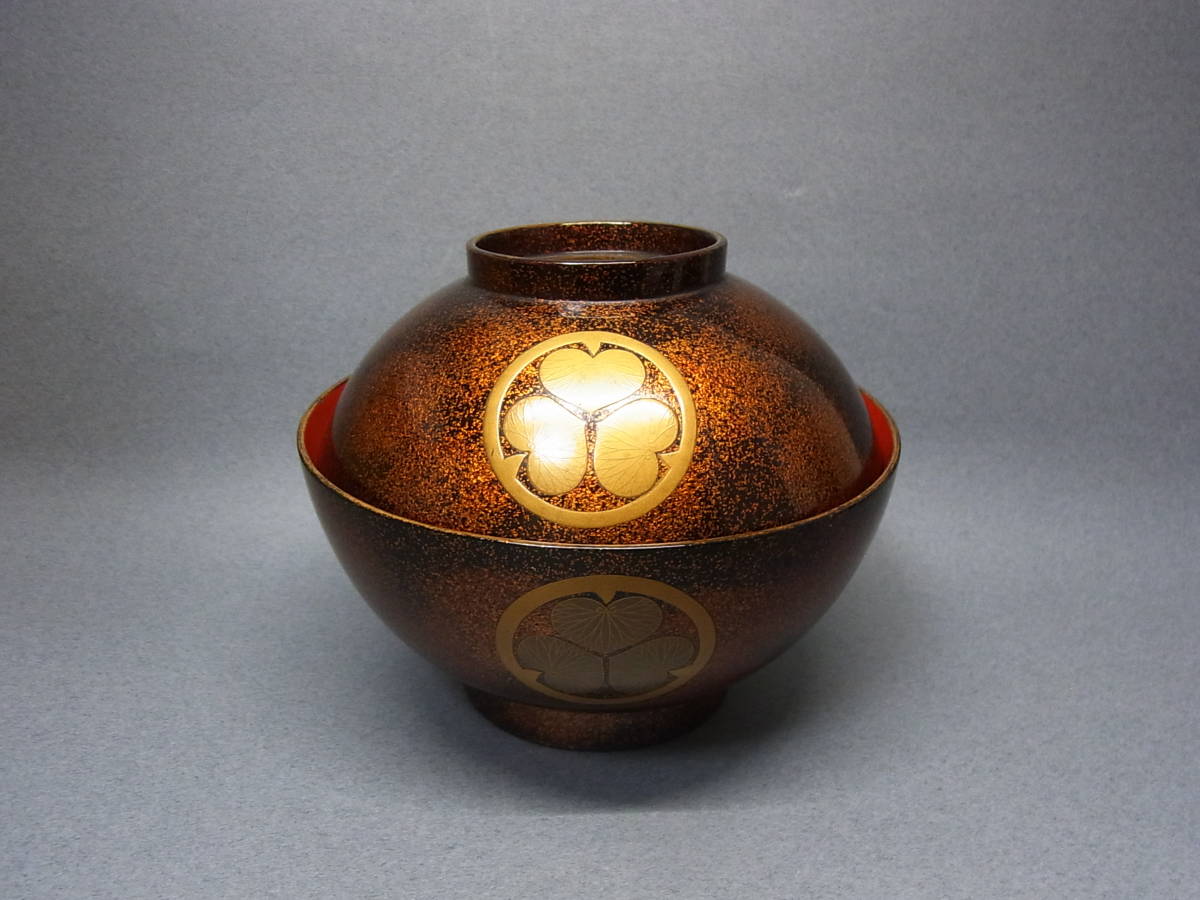 ASAHI徳川家拝領品 徳川葵紋入 梨地高蒔絵唐草文 小箱 梨地に御所車に 