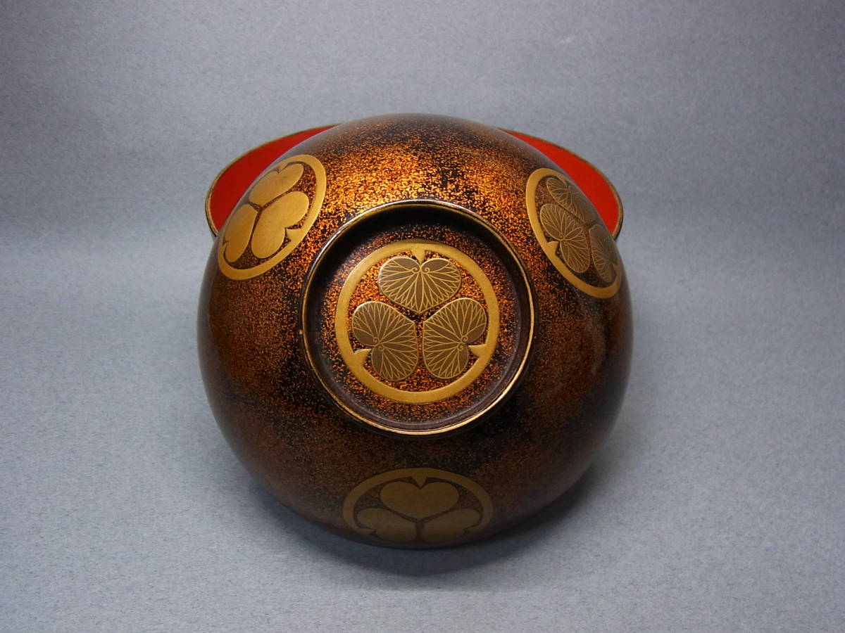 ASAHI徳川家拝領品 徳川葵紋入 梨地高蒔絵唐草文 小箱 梨地に御所車に 