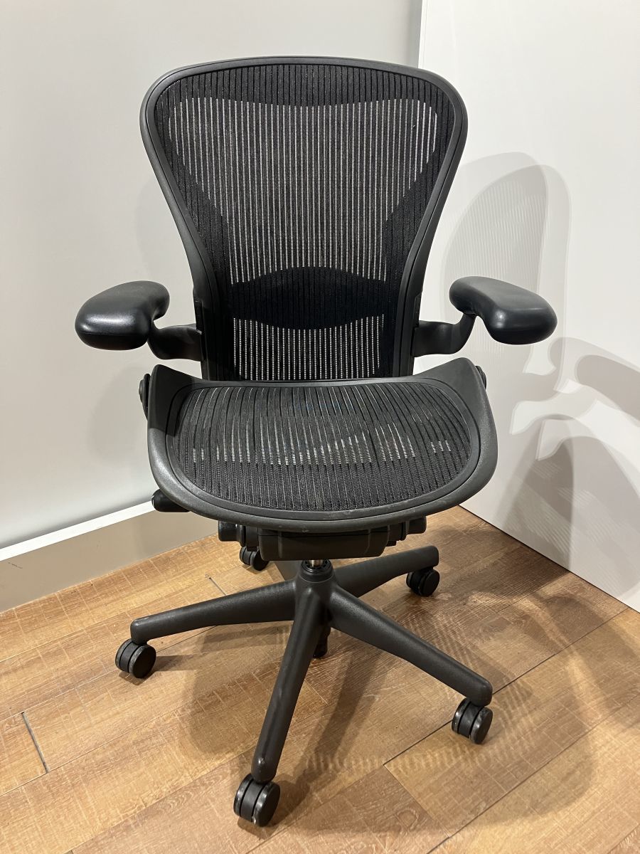 【セール，お買い得】 Herman Miller ハーマンミラー アーロンチェア Bサイズ ランバーサポート オフィスチェア/キャスターチェア 現状引き渡し 傷大(ハーマンミラー)｜売買されたオークション情報、yahooの商品情報 ハーマンミラー
