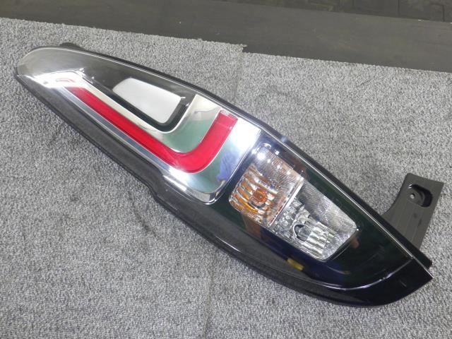 ソリオ 5AA-MA37S 左テールランプ