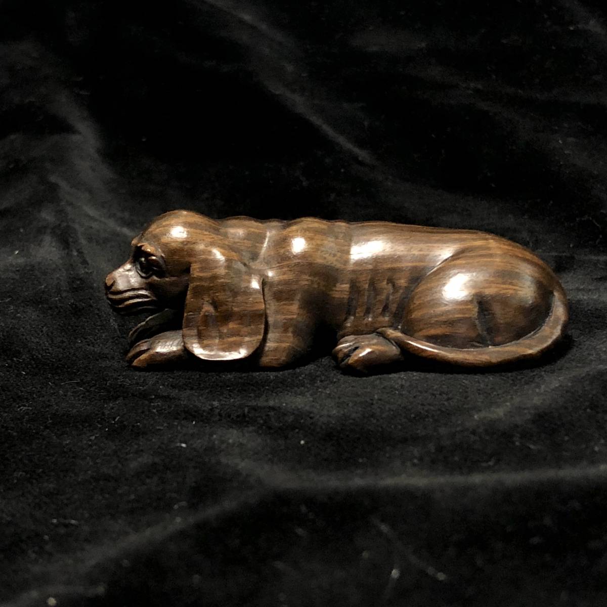 木彫り根付 犬 銘あり 狛 干支 縞黒檀(根付)｜売買されたオークション 