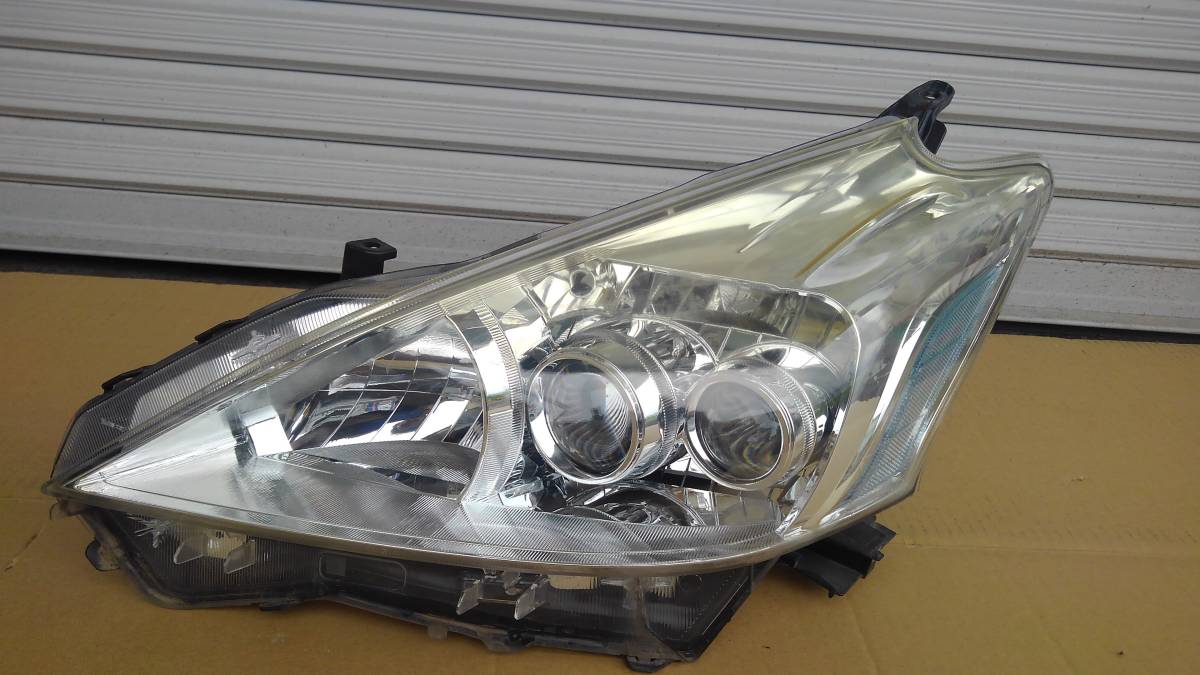 ZVW40/ZVW41 プリウスα 純正 左 LED ヘッド ライト KOITO 47-42 個人宅配達不可