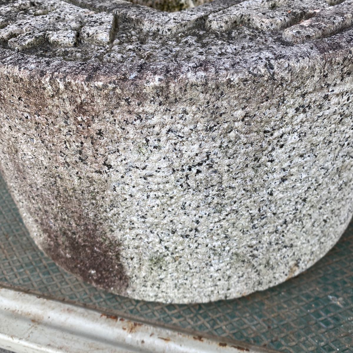 ◇昭和レトロ 吾唯足知 水鉢 つくばい 茶室 茶道具 古銭鉢 御影石 