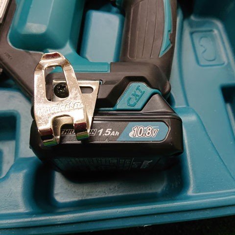 マキタ 充電式ピンタッカ PT354DSH 10.8V makita | バッテリー ☆中古 