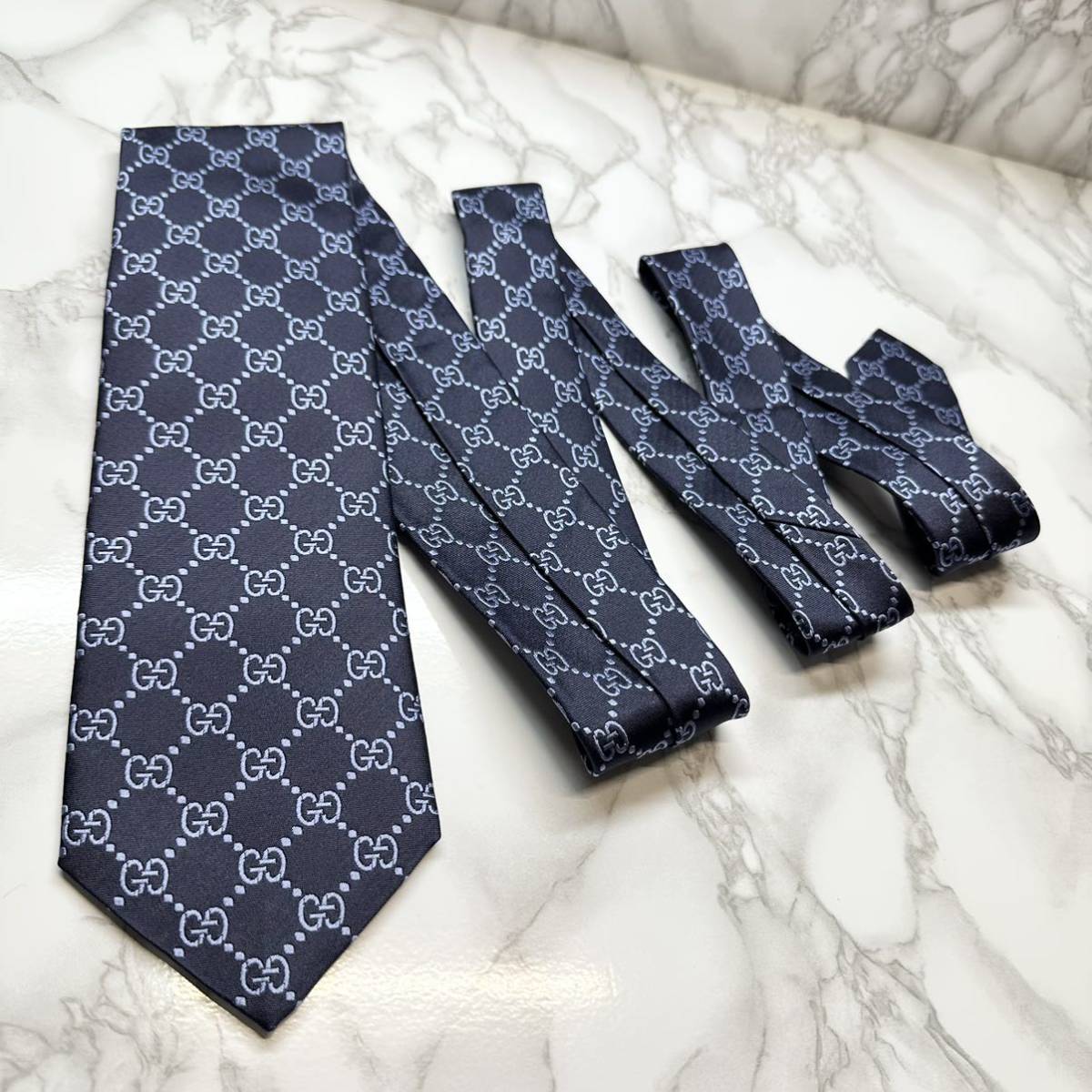 新品未使用タグ付 現行タグ 人気 GUCCI ネクタイ シルク100% GG柄 蜂