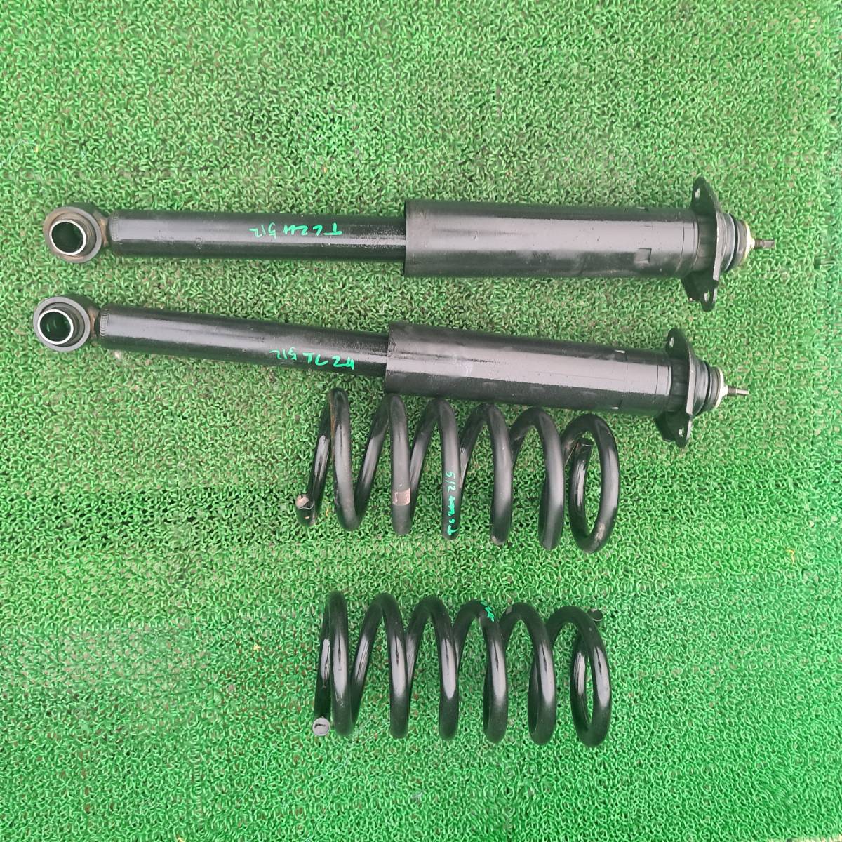 日産 セレナ C24 TC24 純正 リアショックアブソーバー 左右 スプリング バネ 右 左 セット