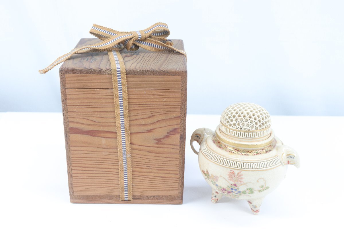 骨董品 庄梅-G287-60 薩摩焼 白薩摩 江月窯 三足 金彩 色絵