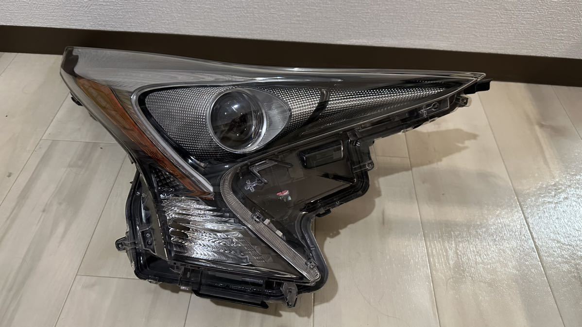 低価，大人気 トヨタプリウス ZVW50 前期 右ヘッドライト