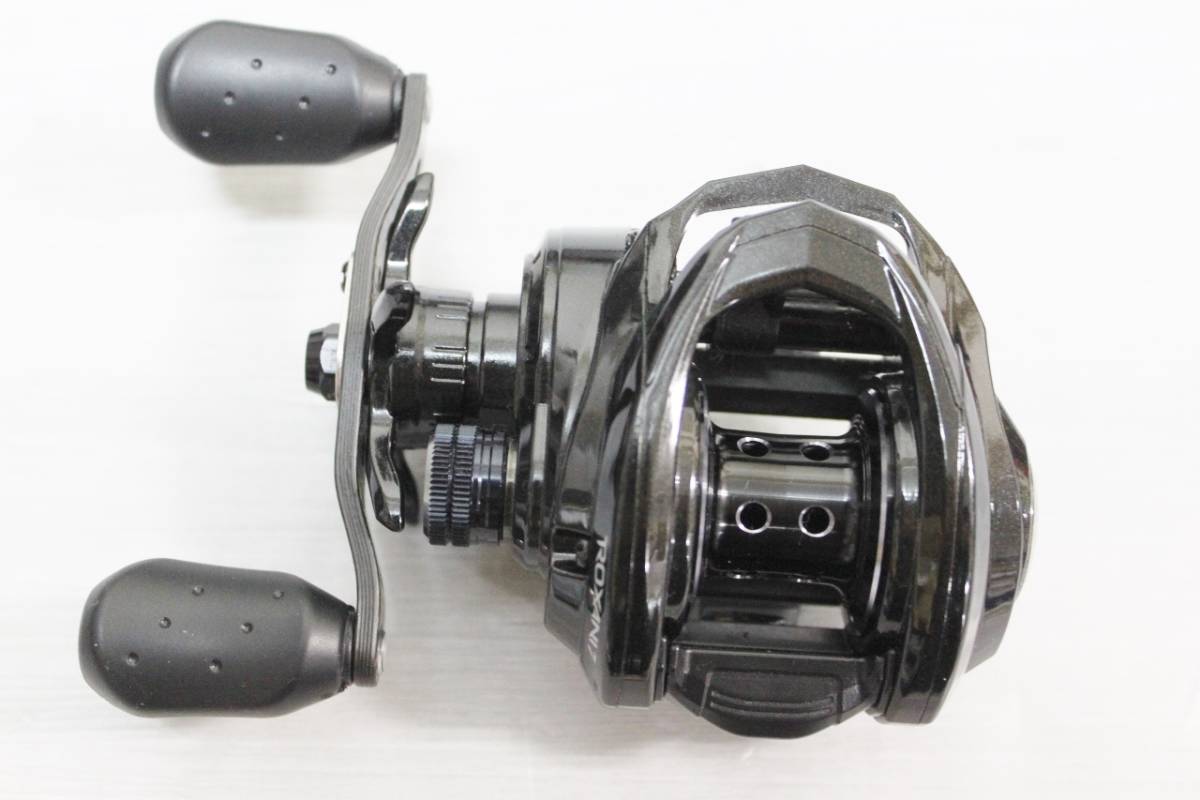 Abu Garcia ROXANI 7-L 黒 リール【送料込】 Abu Garcia ROXANI 7-L 黒 リール【送料込】