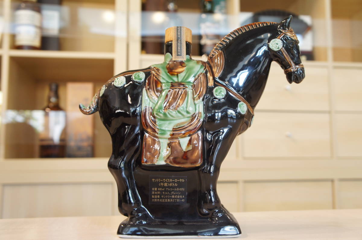 未開栓 WHISKY ROYAL 2002年 馬陶器ボトル 43% 600ml ウイスキー