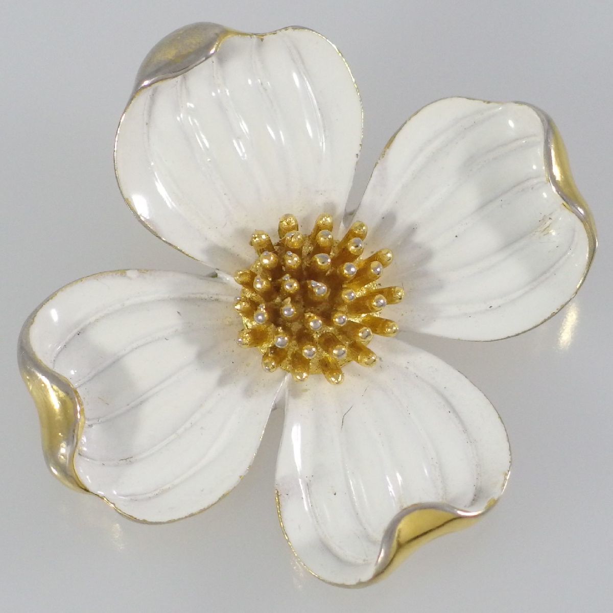 A9120◇【CROWN TRIFARI】◇ 白いハナミズキの花 * トリファリ