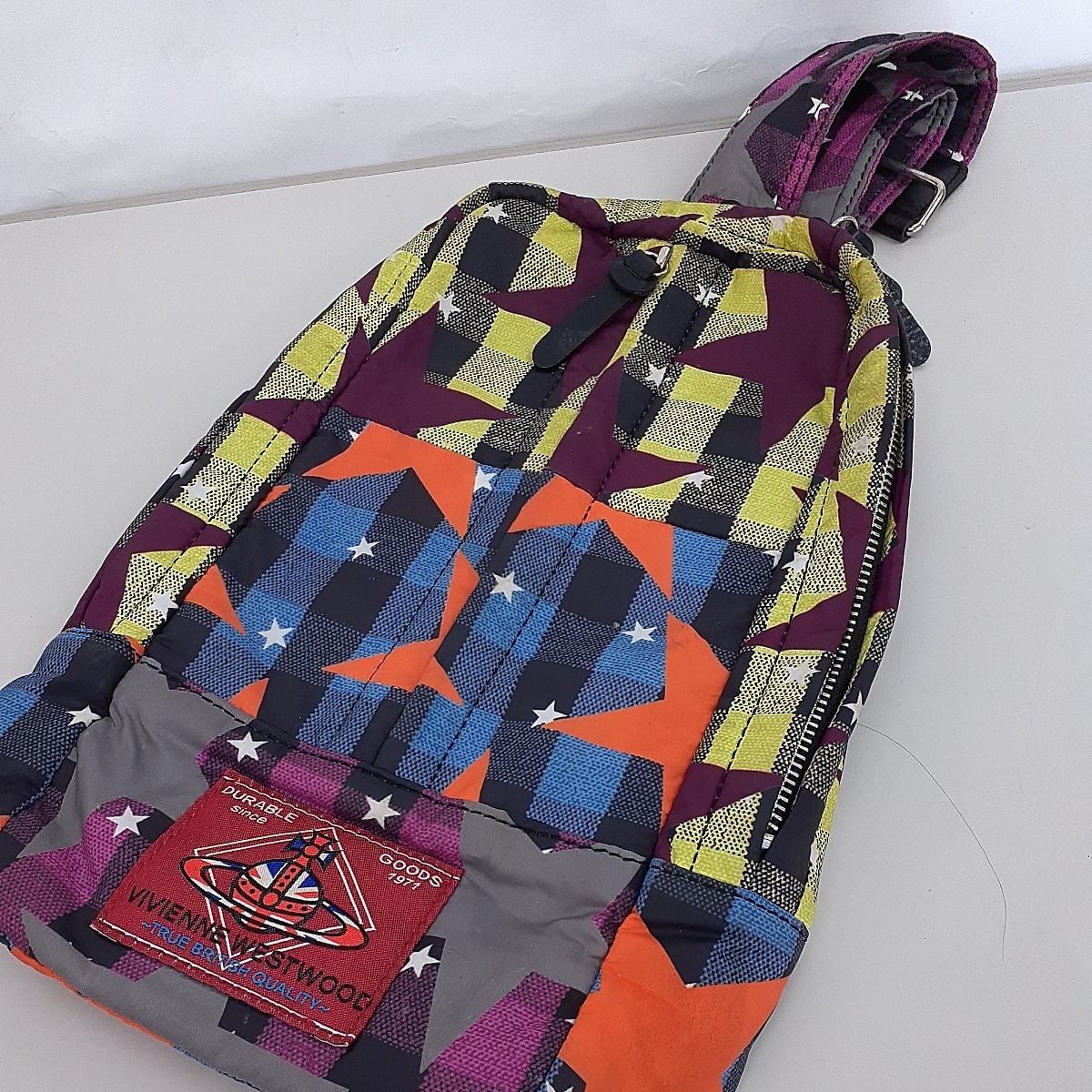 ヴィヴィアンウエストウッド　　　　ボディバッグ　ワンショルダー　中古美品
