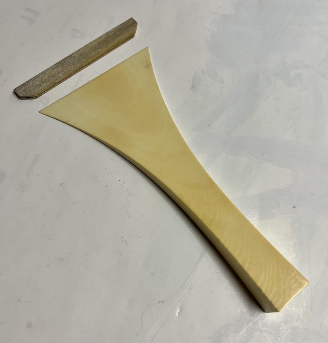 三味線 ◇象牙風 天然素材 高級 三味線 撥 バチ 132g◇ 撥 三味線 ◇象牙風 天然素材 高級 三味線 撥 バチ 132g◇ 撥
