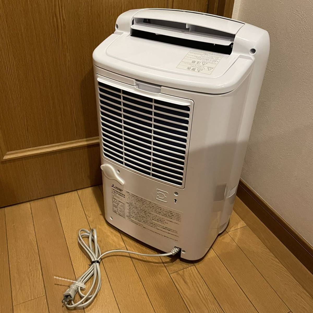 三菱電機製 MJ-P180NX-W 除湿機 美品】三菱 MJ-P180NX-W 衣類乾燥除湿機 【公式通販】