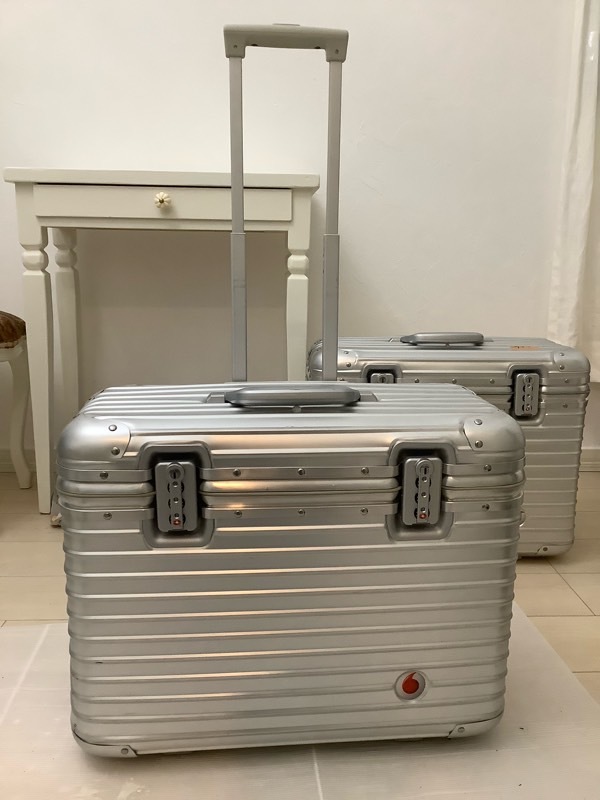 【極美品・日本未発売】 RIMOWA VODAFONE TOPAS リモワ ボーダフォン パイロットトローリー トパーズ 29L ２輪 【957】