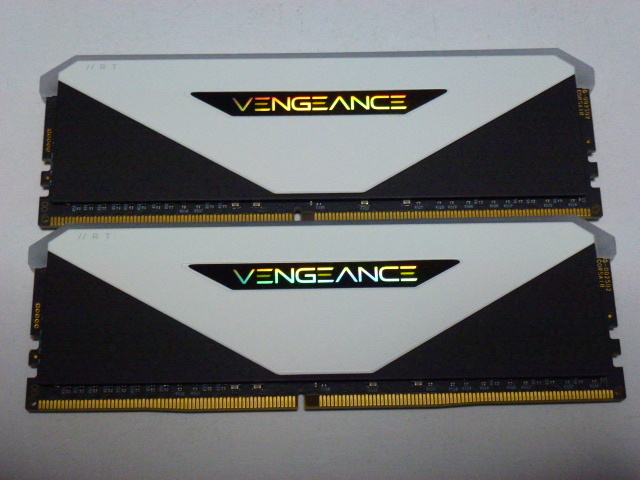 メモリ デスクトップ用 メモリ CORSAIR VENGEANCE RGB RT DDR4-3200 PC4-25600 16GBx2枚 合計32GB CMN32GX4M2Z3200C16W 起動確認済みです
