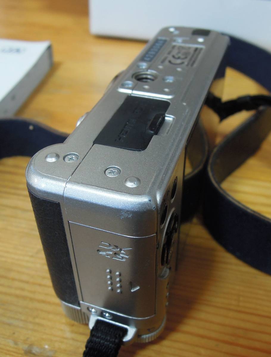 PENTAX Q リミテッドシルバー ミラーレス一眼カメラ 標準レンズ付き