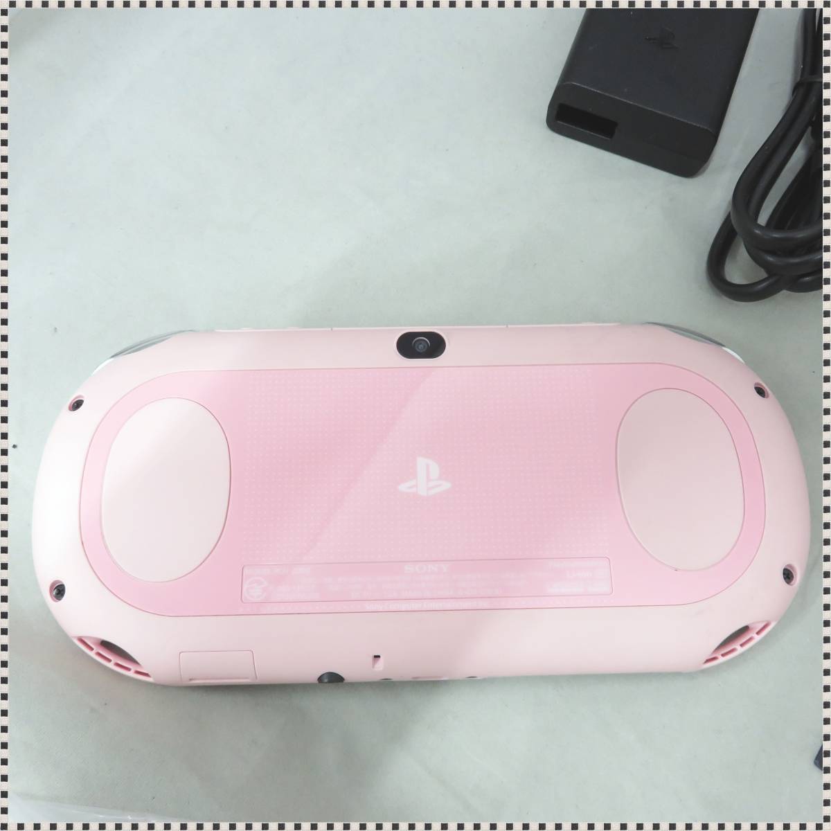 PlayStation Vita 本体 Wi-Fiモデル ライトピンク ホワイト PCH-2000 