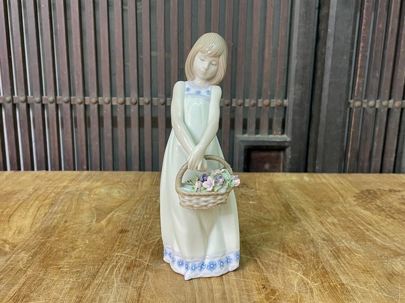 LLADRO リヤドロ 5605 お花の宝物 陶器人形 置物 少女 花籠(リヤドロ  
