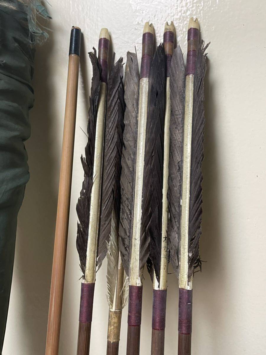 本時代 武具 弓矢 本歌 竹矢 ワシ石打 弓道 弓具 弓道具 藤編矢筒 羽根 