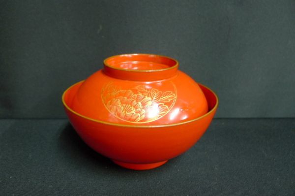 S538 木製漆器 朱塗り金蒔絵牡丹文吸物椀 雑煮椀 古木元箱お膳道具
