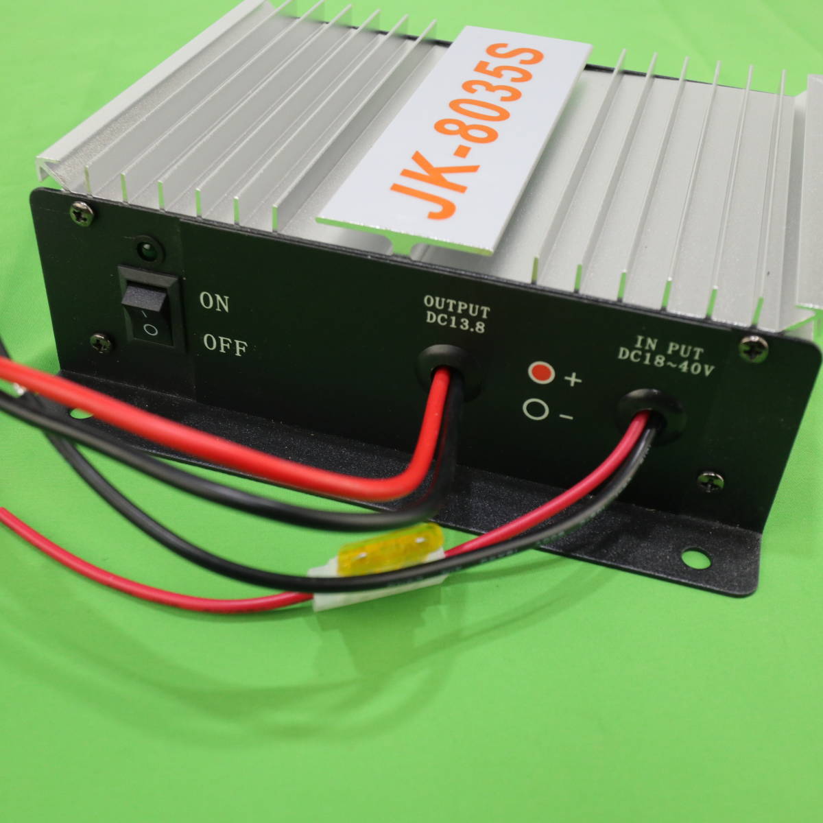 【送料無料】　DC-DCコンバーター　DC24V→13.8V　最大45A出力　スイッチングタイプ 入力範囲DC18-40V　電流保護回路付 デコデコ 電圧変換