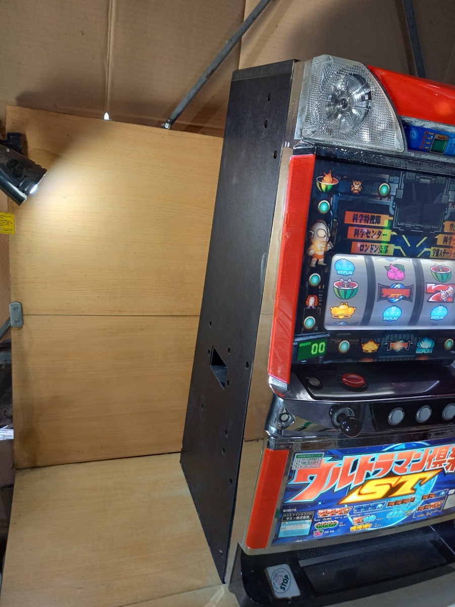 o】サミー ウルトラマン倶楽部 スロット台 ジャンク品 100v メダル付き 