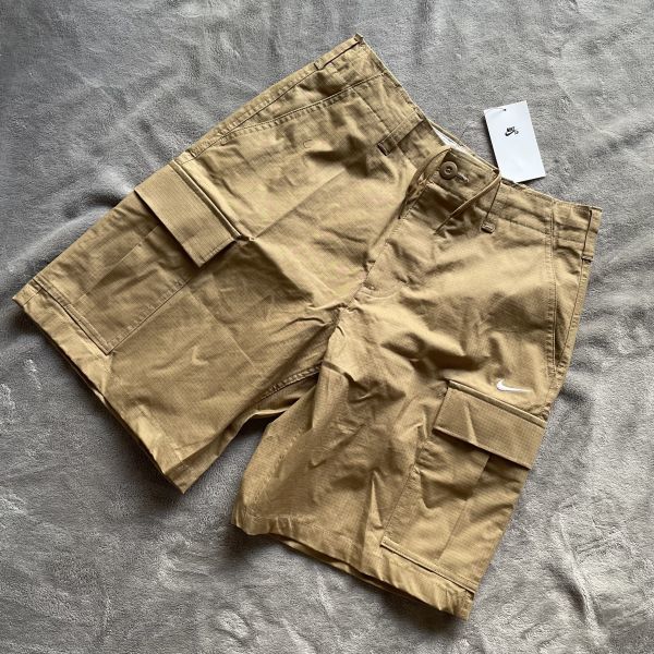 送料無料）新品 NIKE SB スケートボード カーゴ 32 Ｌsize 定価9，130円 ショーツ ハーフパンツ メンズ ショートパンツ ベージュ ブラウン