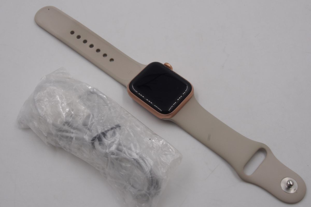 【低価，正規品】 全額返金保証 最速発送 Apple Watch SE 40mm GPSモデル A2351 /バッテリー94% /良品 202303-05346-PCkaitori(スマートウォッチ本体)｜売買されたオークション情報、yahooの商品情報をアーカイブ公開 - オーク スマートウォッチ本体