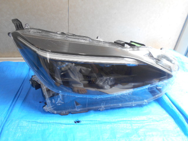 良品 MXPB10 ヤリスクロス 右LEDライト KOITO52-325 5655 ヤリスクロス