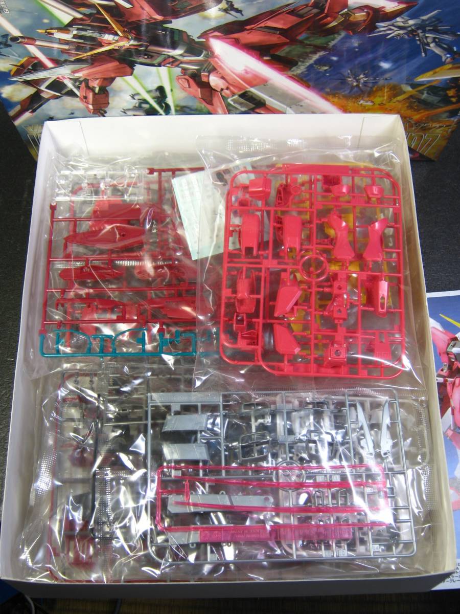 インフィニットジャスティスガンダム MG 1⁄100 バンダイ 1／100 素組み