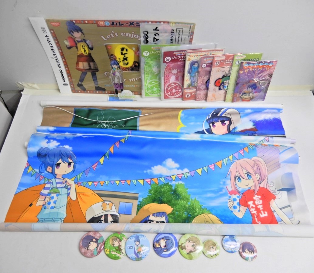 064Z416★【中古 美品】ゆるキャン△ グッズ まとめ セット タペストリー/缶バッジ/アクスタ/ラバスト 他