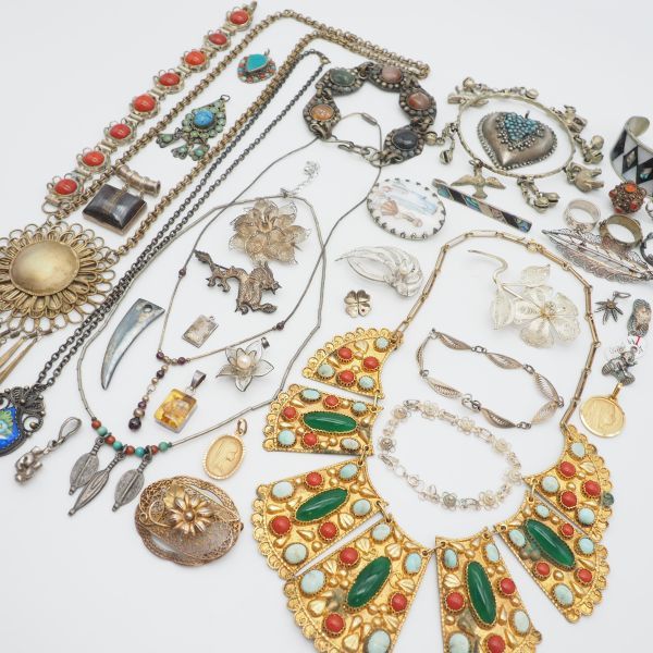 (VM0805)1円 ヴィンテージ アクセサリー 大量セット ネックレス バングル ブレスレット ペンダント ブローチ 指輪 等 ビンテージ まとめて