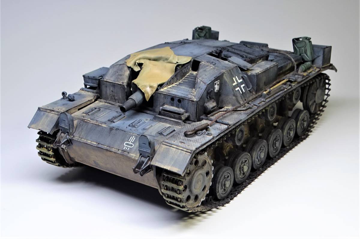 1/35 ドイツⅢ号突撃砲B型 塗装済み完成品 【公式通販】
