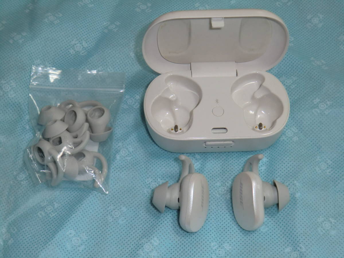 Bose QuietComfort Earbuds ワイヤレスイヤホン中古　美品 BOSE ワイヤレスイヤホン Bose QuietComfort Earbuds 白 中古（充電