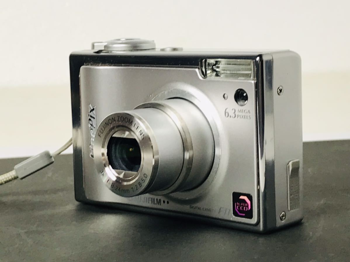 FUJIFILM フジフイルム FinePix F11 シルバー デジタルカメラ コンデジ