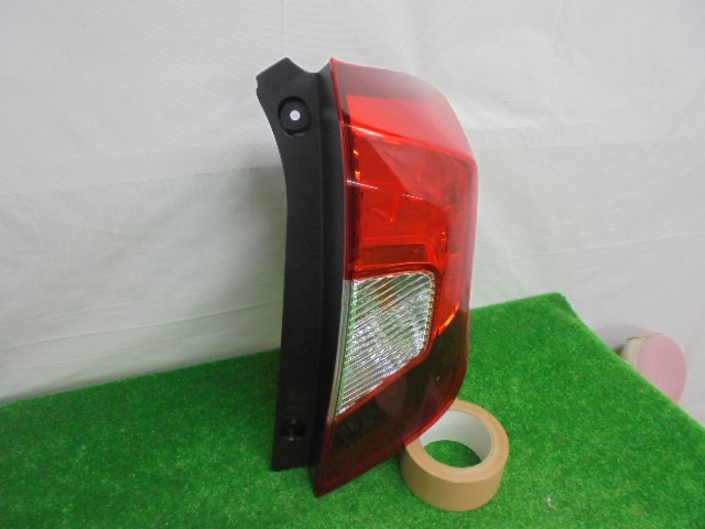 ホンダ／フィット　ＧＫ３　前期・ガソリン車用　右テールランプ　LED　スタンレーW1696　No.813028【品番　33500-T5A-J01】