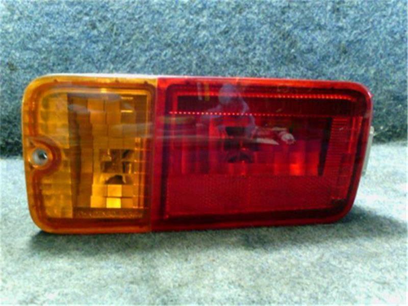 中古 アクア DAA-NHP10 右テールランプ 1NZ-FXE 1F7 52-252 81560