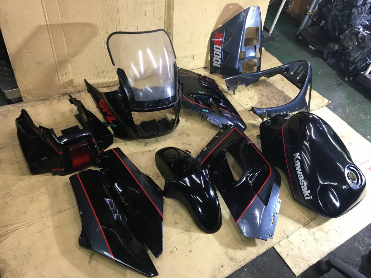 Kawasaki　GPZ1000RX　ZXT00A　11595ｋｍ　外装　セット　綺麗目　レストア　ストックにも（中古）2349-Z2436