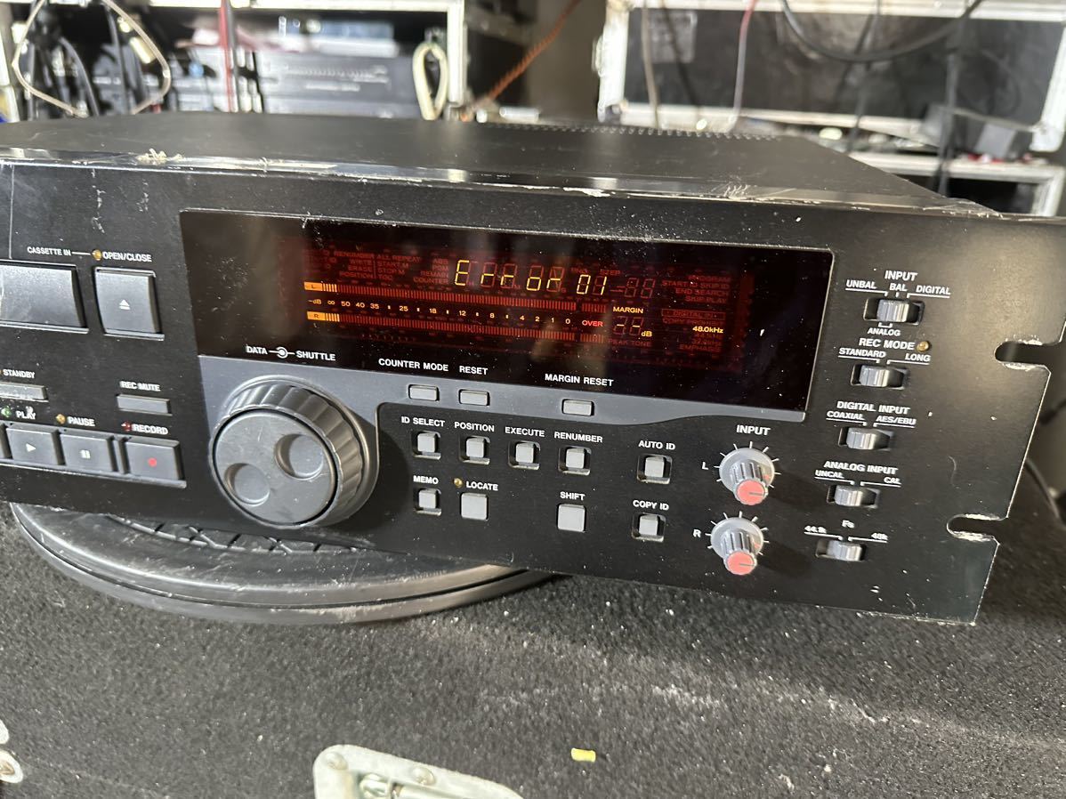 TASCAM DA-30 DATデッキ タスカム TASCAM DA-30 業務用 DATデッキ 動作品｜