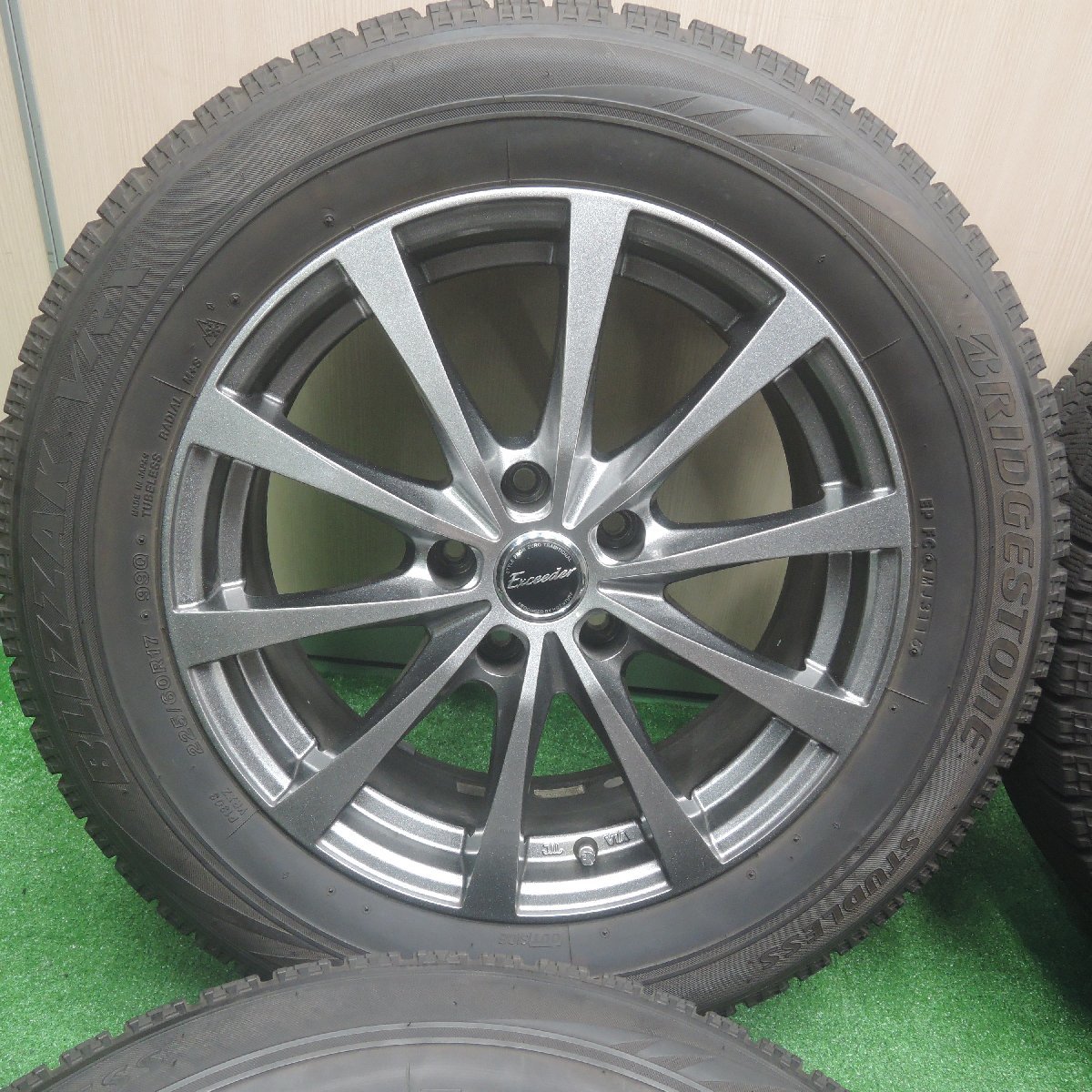バリ溝！24年！キレイ！9.5分以上★30 アルファード 等225/60R17 バリ溝 9.5分以上☆スタッドレス 225/65R17 ミシュラン LATITUDE X-ICE