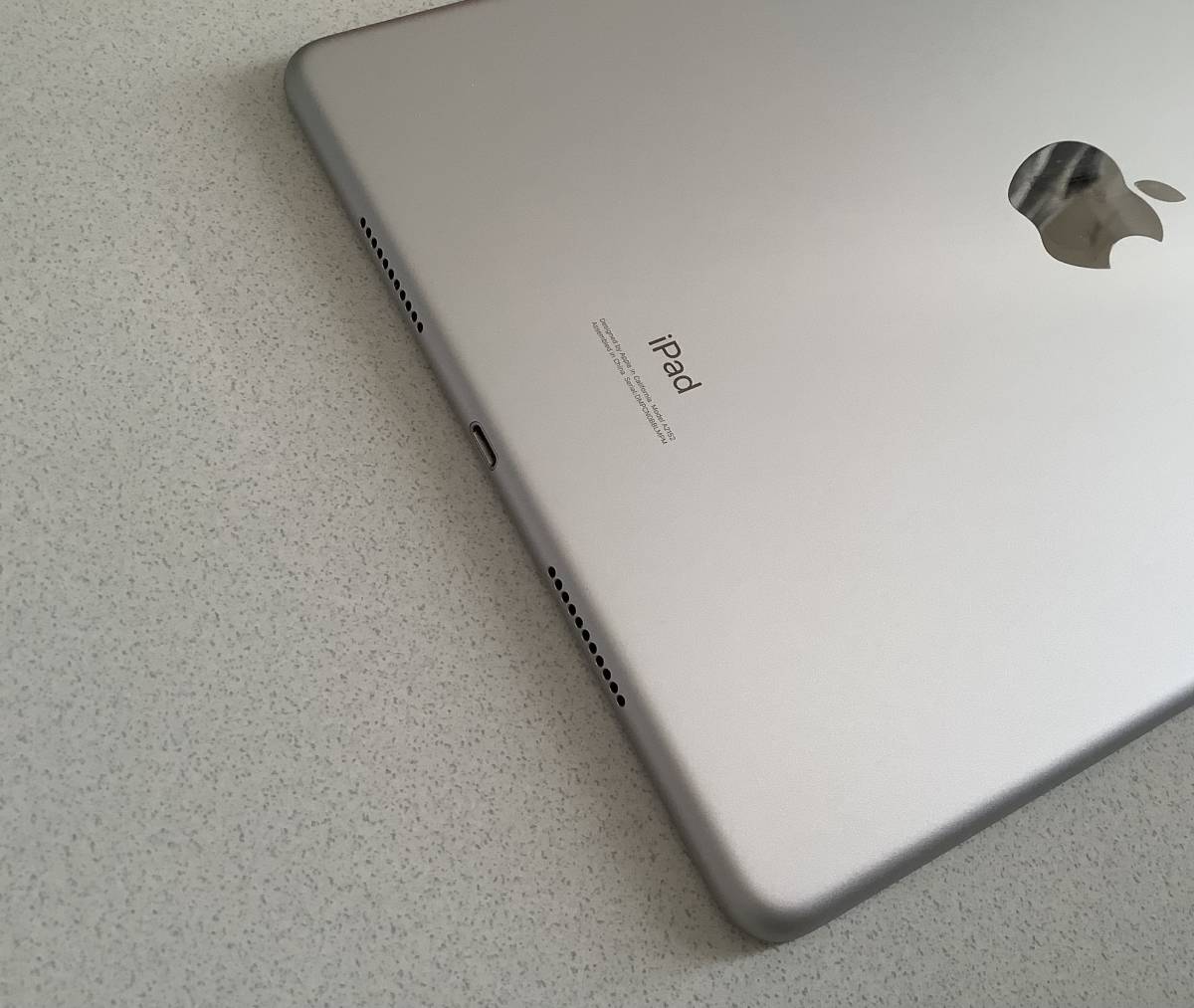 Apple 10.5インチ iPad Air Wi-Fi 256GB シルバー