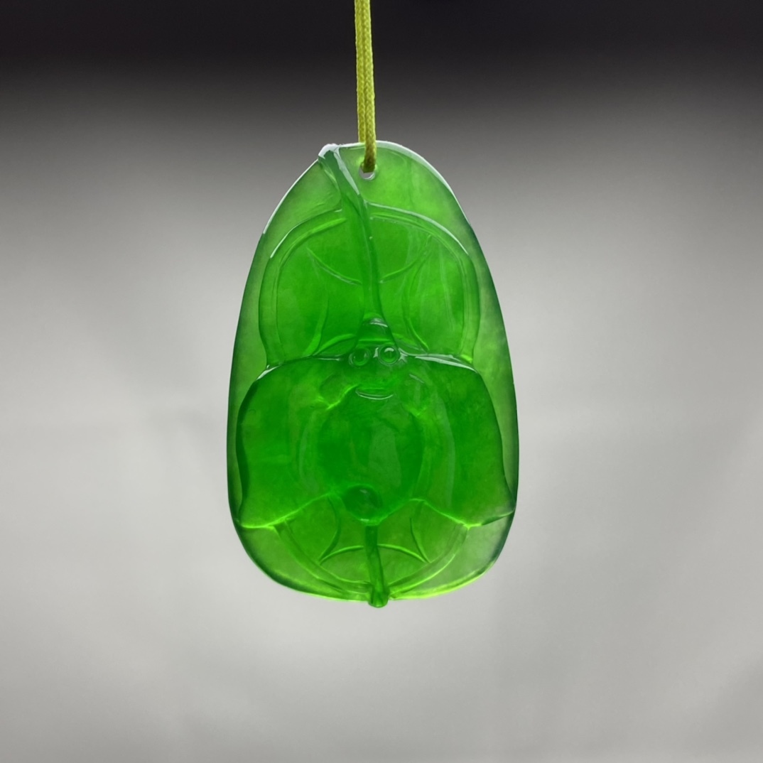 9_Z0426【惠】SG人間国宝 和田玉 雕刻【高氷種翡翠のストラップです】 中国